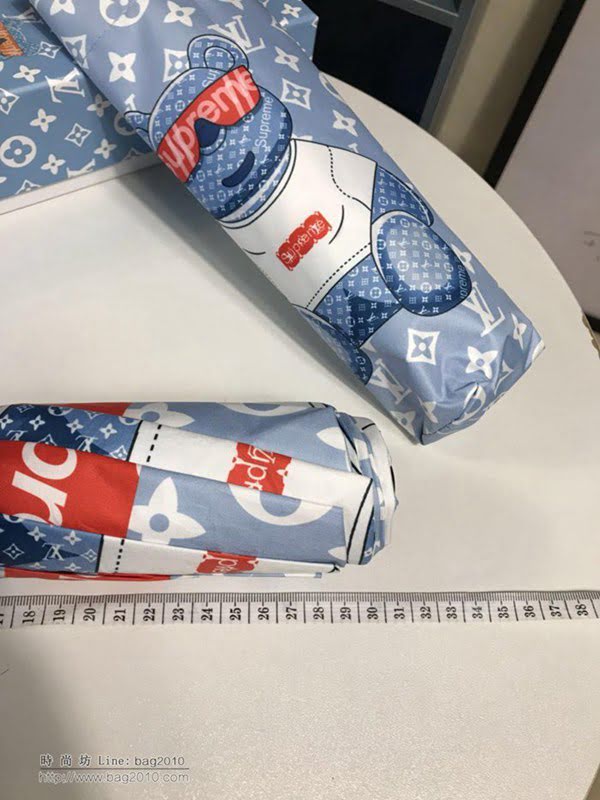 LV路易威登傘 年度最火爆 時尚單品 supremeX LV 聯名款 晴雨傘 防曬隔熱 防紫外線  zm1049
